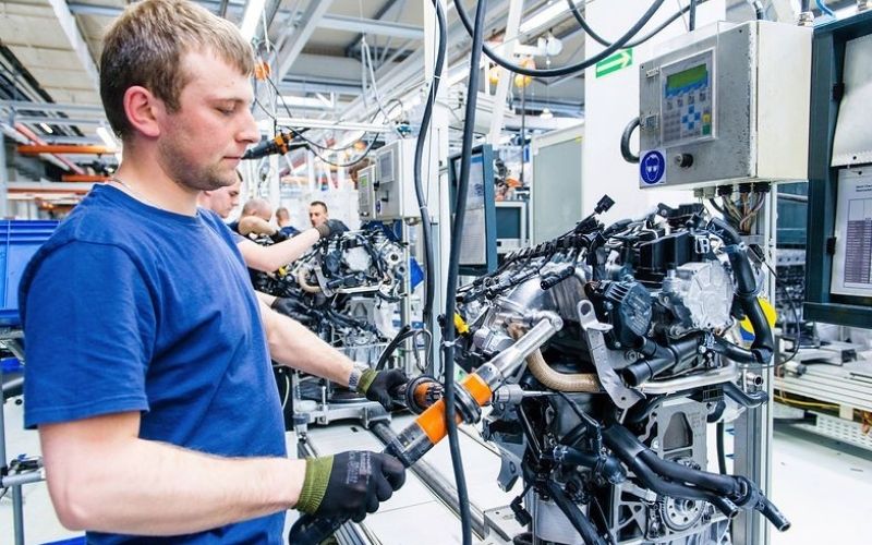 Niemieckie fabryki zmniejszają produkcję