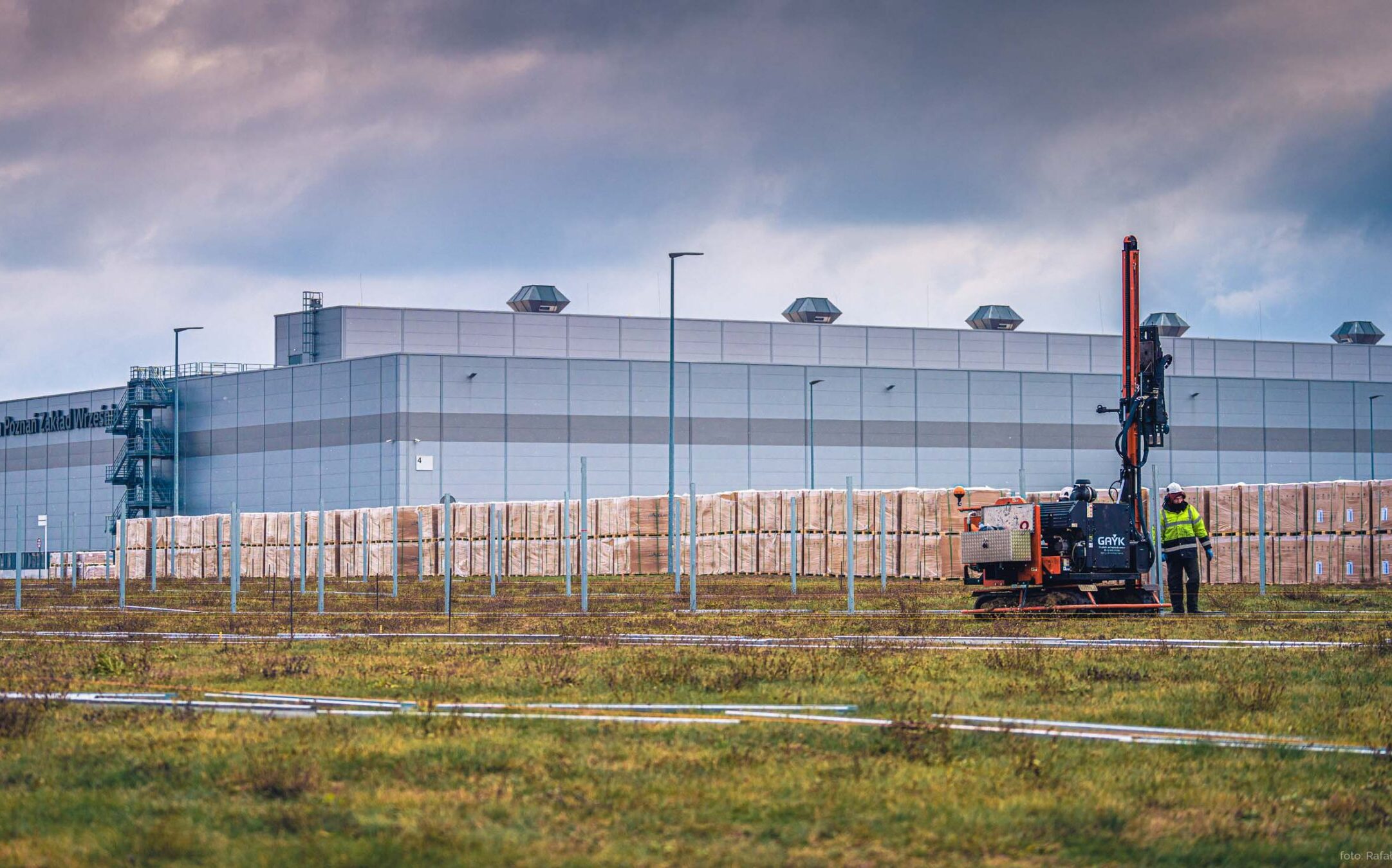 Na terenie zakładu firmy Volkswagen we Wrześni rusza budowa farmy fotowoltaicznej