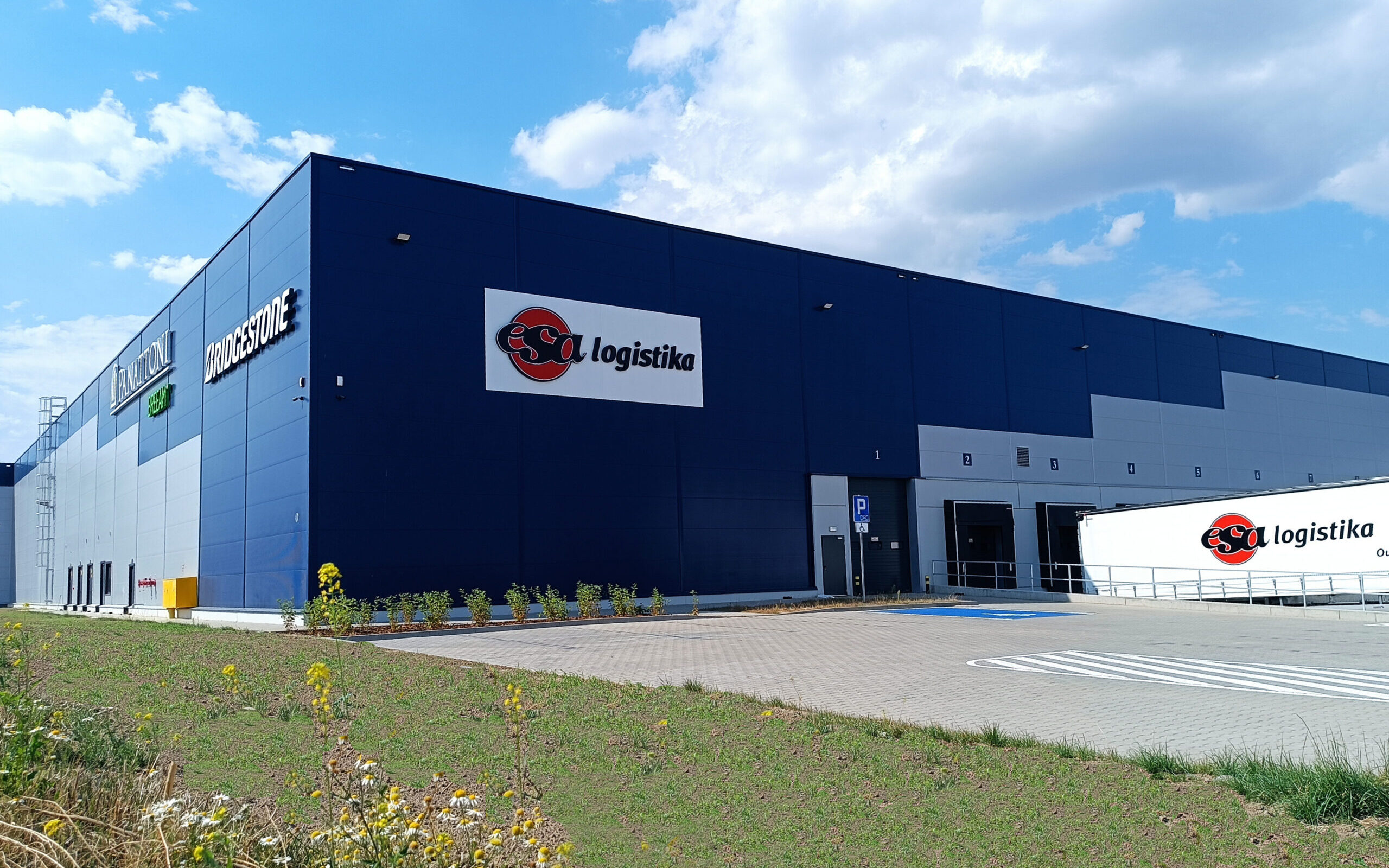 Bridgestone i ESA logistika uruchomili największy przyprodukcyjny magazyn opon w regionie