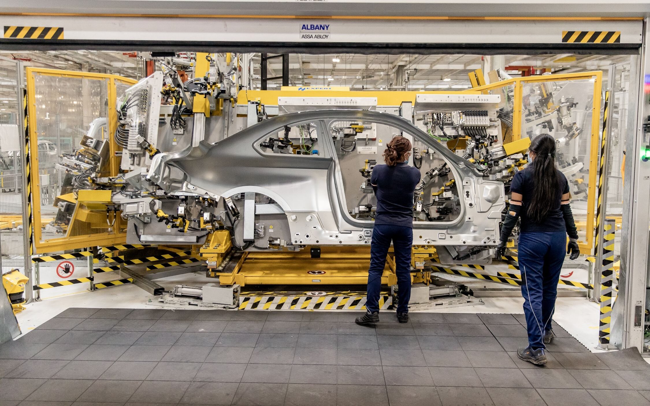 BMW Group przyspiesza produkcję pojazdów elektrycznych