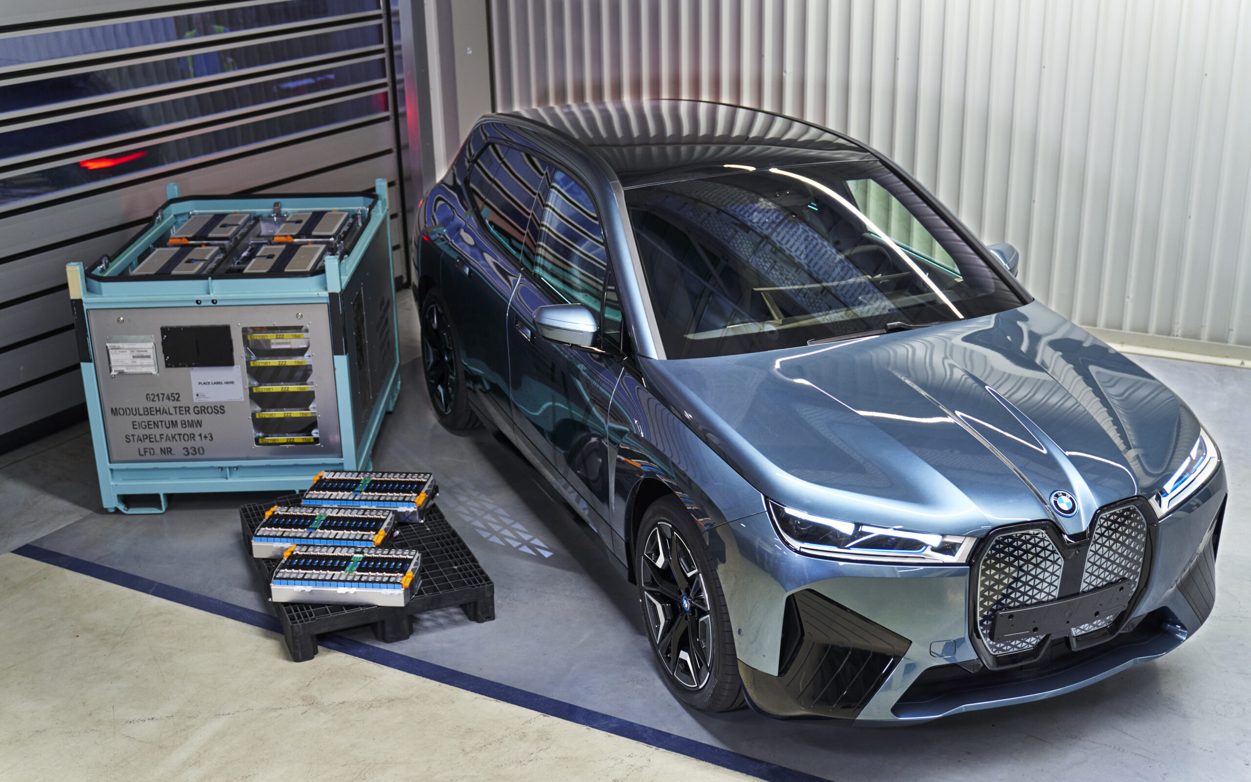 Współpraca BMW i SEW-EURODRIVE – zaawansowana technologia produkcji modułów akumulatorowych