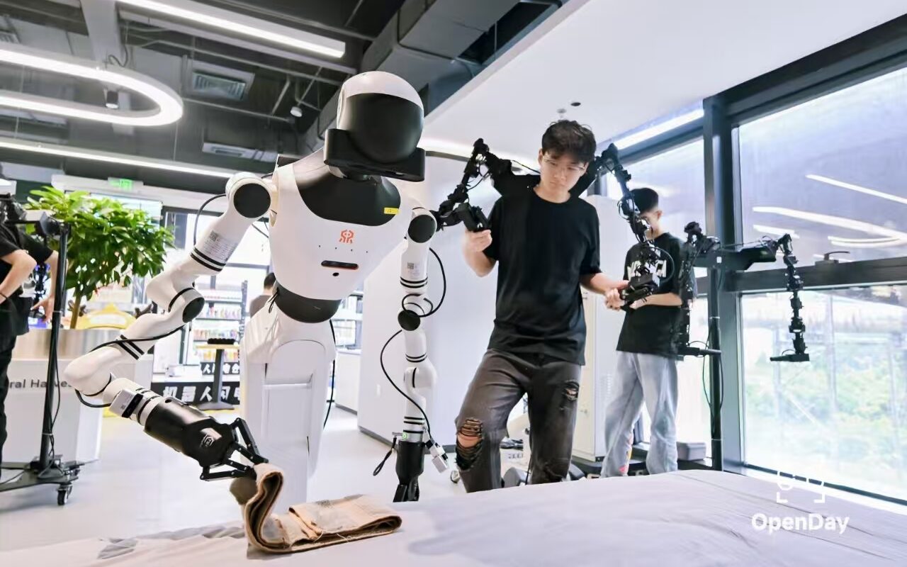 RealMan prezentuje platformę RealBOT Embodied Open Platform na konferencji IROS 2025