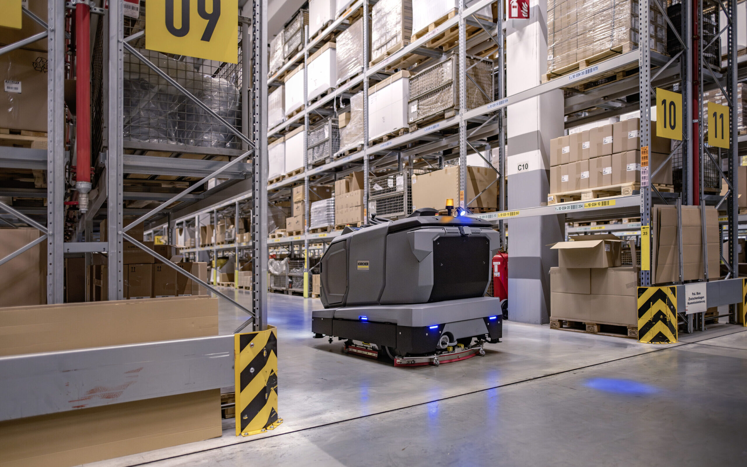KIRA B 200: autonomiczna rewolucja w sprzątaniu przestrzeni przemysłowych