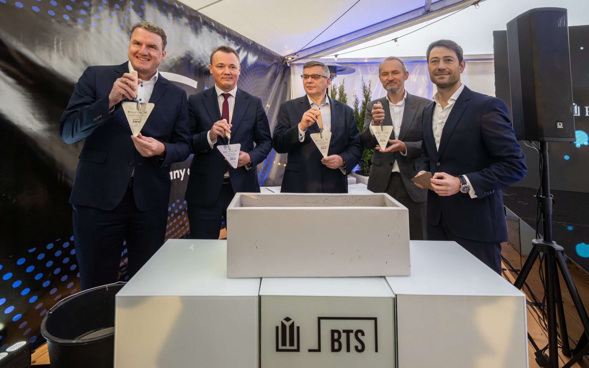 ZREW i Panattoni wmurowały kamień węgielny – rusza budowa nowej fabryki transformatorów. 200 nowych miejsc pracy w Łodzi