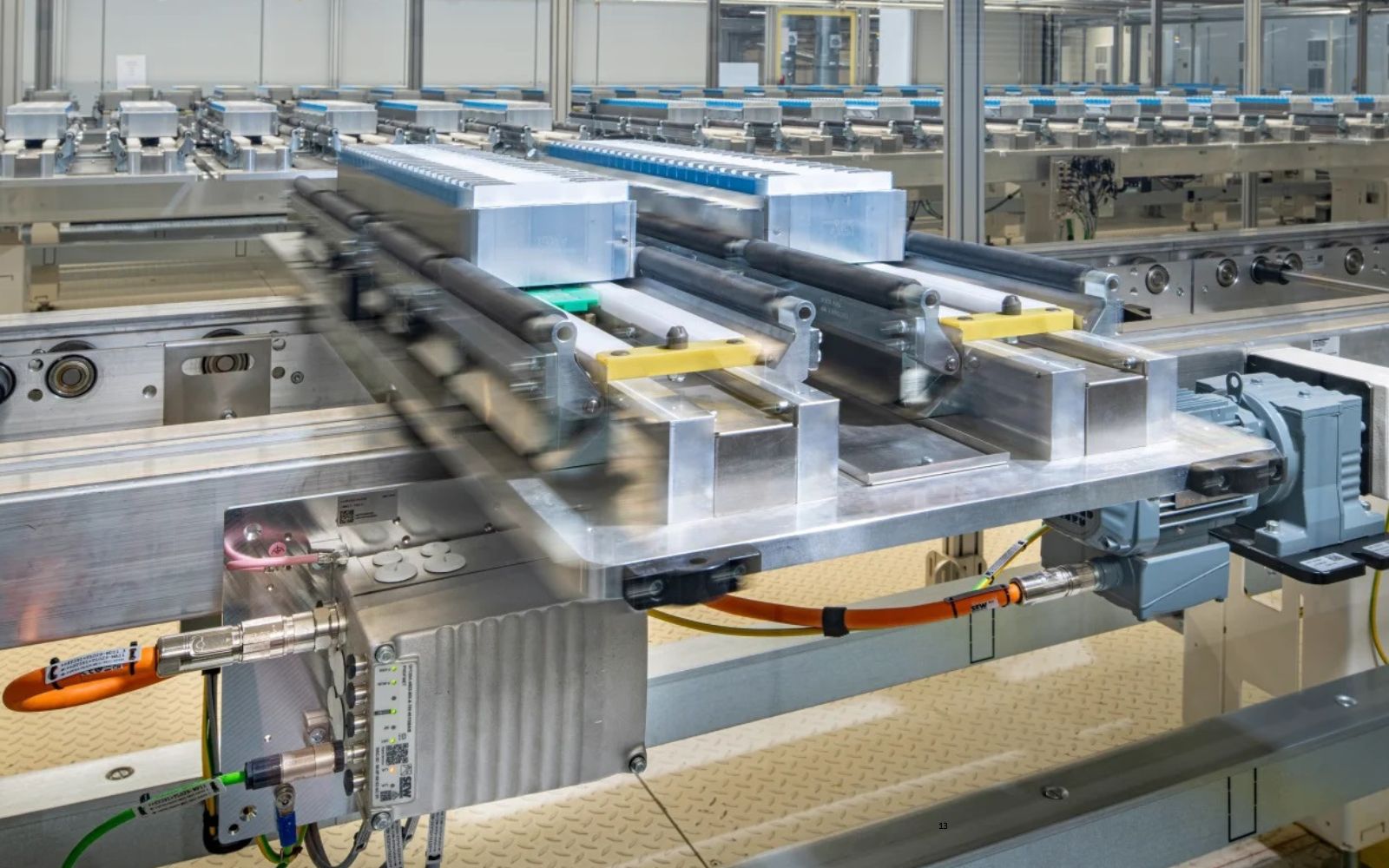 Wykorzystanie modułowego systemu automatyki MOVI-C® do produkcji modułów akumulatorowych BMW